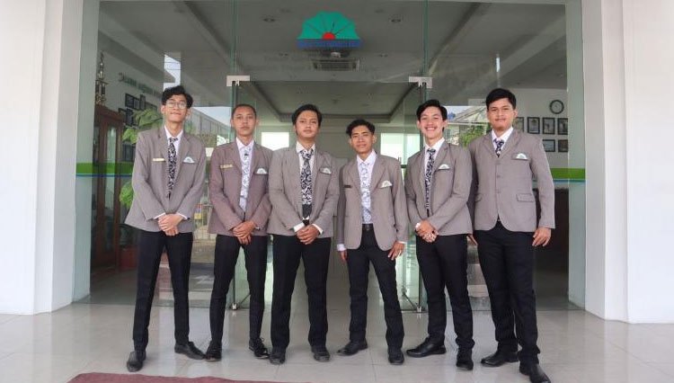 Asesor Sedang Menguji Room Attendant